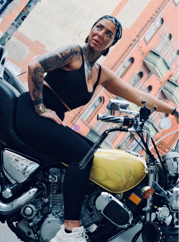 BOSS⚫️LADY⚪️ (@boss.lady0149) is LIVE - TikTok LIVE