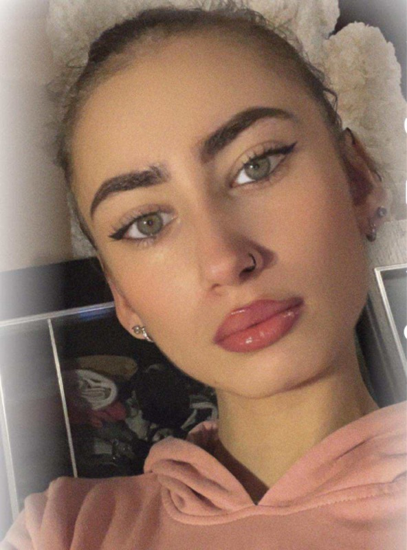 🦭Regina🦭 (@revesz_kovacs_regina) is LIVE - TikTok LIVE